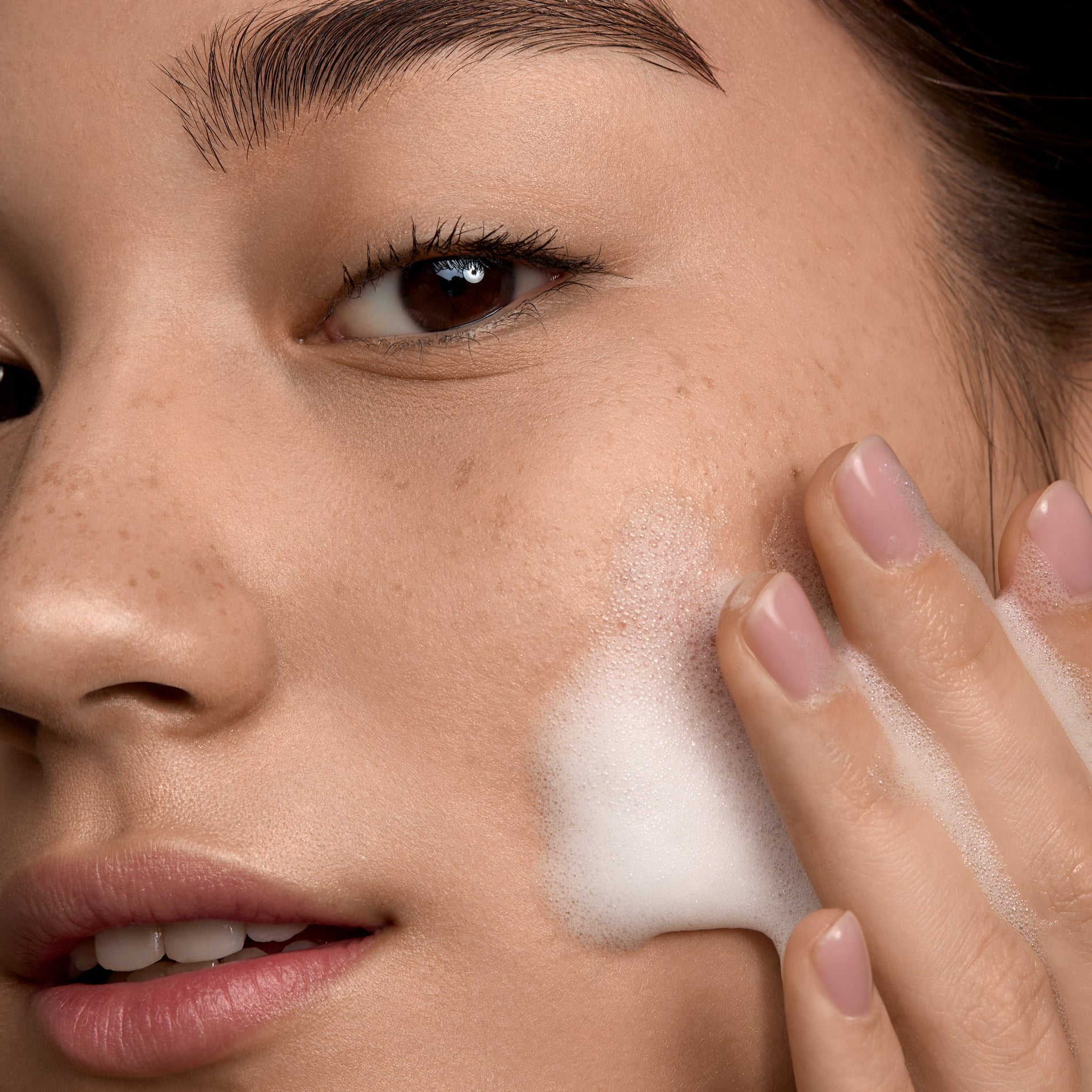 Neuro-Glow: waarom je brein de sleutel is tot een stralende huid