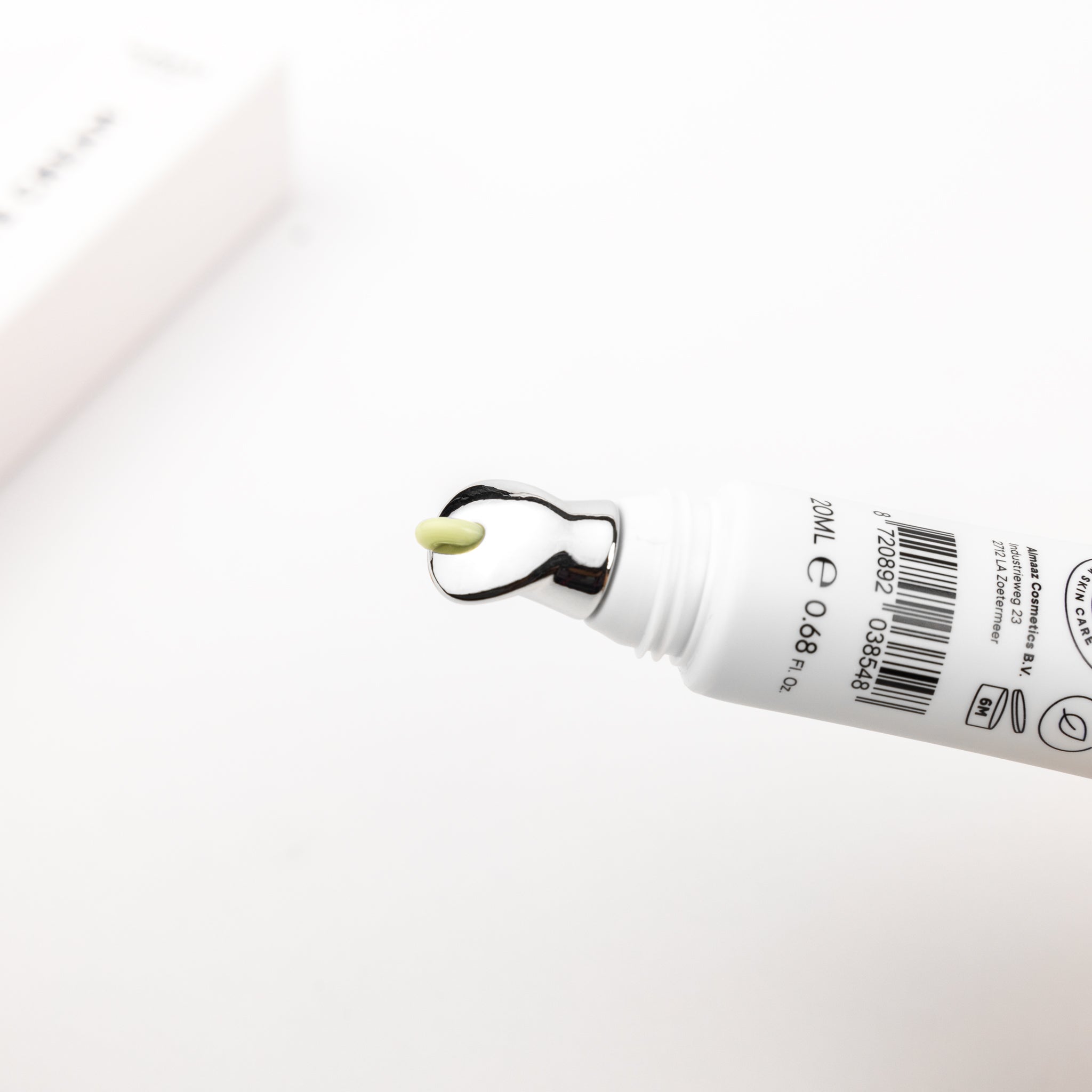 Almaaz-eyeCream_sfeer2_2048x2048px.jpg
