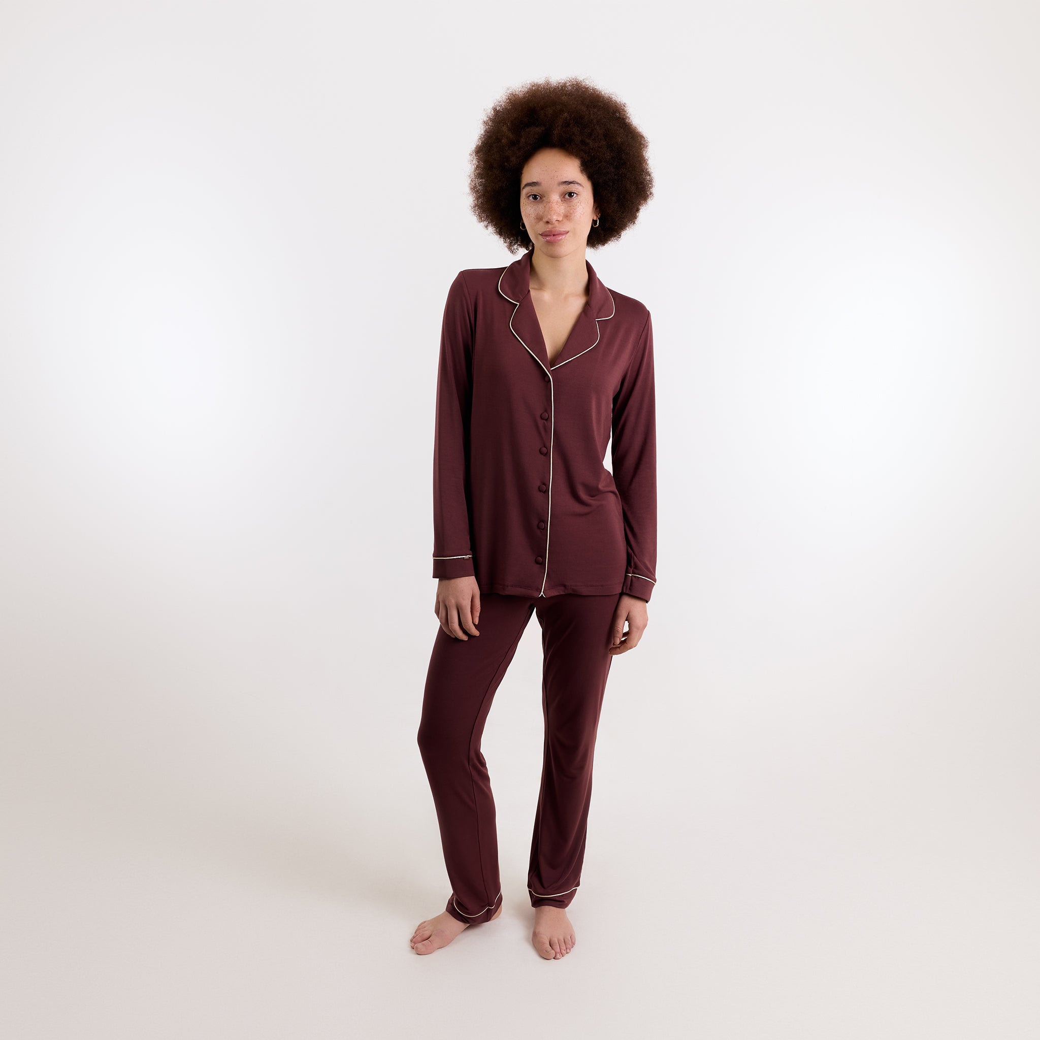 Almaaz_LoungeWear_Packshot_2048x2048_ChocolateBrown_Front.jpg