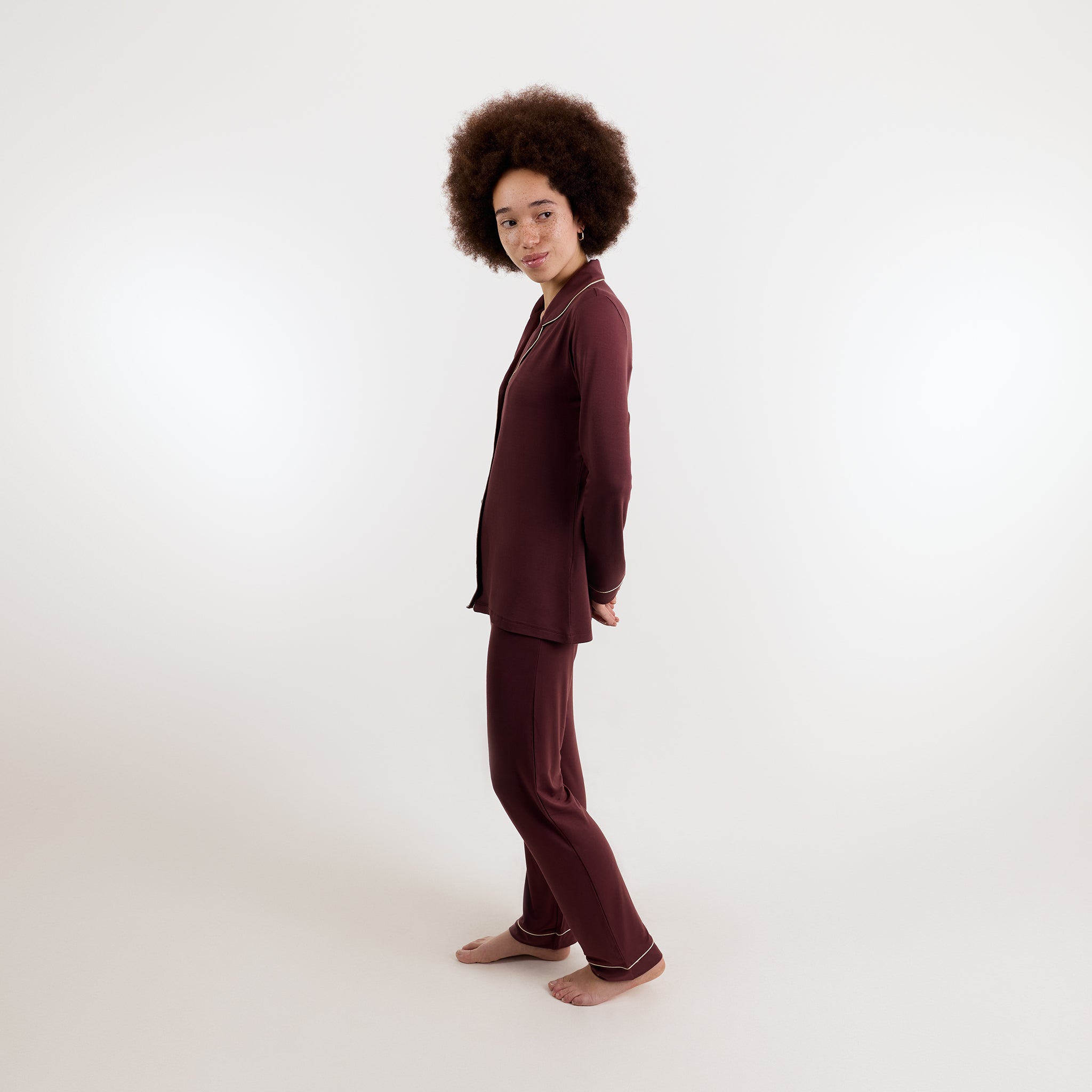 Almaaz_LoungeWear_Packshot_2048x2048_ChocolateBrown_Side.jpg